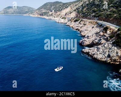 Vue aérienne de la côte rocheuse près de Kas Antalya Turquie Banque D'Images