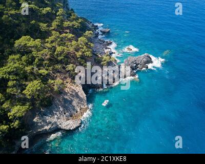 Vue aérienne de la côte rocheuse de Kabak Cove Fethiye Turquie Banque D'Images