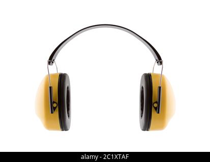 Protection contre le bruit. Protection auditive cache-oreilles jaune isolé sur fond blanc Banque D'Images