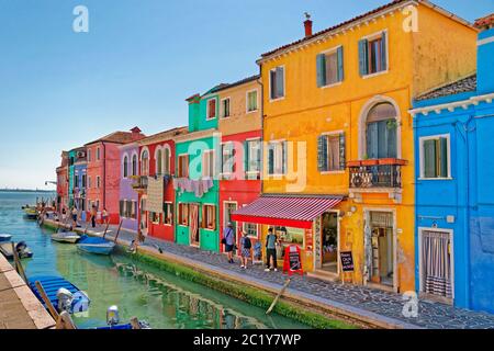 Burano île dans la lagune de Venise, Venise, Italie. Banque D'Images