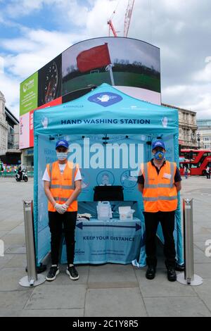 Westminster, Londres, Royaume-Uni. 16 juin 2020. Pandémie de coronavirus : nouveaux postes de lavage des mains à Londres, magasins non essentiels rouverts le 15 juin. Crédit : Matthew Chattle/Alay Live News Banque D'Images