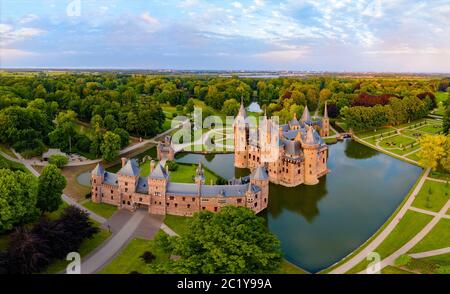 Vue panoramique aérienne du château de Haar, un monument néoclassique, Haarzuilens, Utrecht, pays-Bas, Banque D'Images