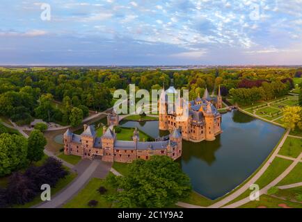 Vue panoramique aérienne du château de Haar, un monument néoclassique, Haarzuilens, Utrecht, pays-Bas, Banque D'Images