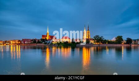 Panorama de l'île de la cathédrale de Wroclaw, Pologne, la nuit Banque D'Images