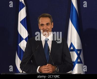 Jérusalem, Israël. 16 juin 2020. Le Premier ministre grec Kyriakos Mitsotakis s'exprime lors d'une réunion de presse conjointe avec le Premier ministre israélien Benjamin Netanyahou à Jérusalem le 16 juin 2020. Photo par Debbie Hill/UPI crédit: UPI/Alay Live News Banque D'Images