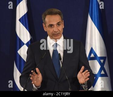 Jérusalem, Israël. 16 juin 2020. Le Premier ministre grec Kyriakos Mitsotakis s'exprime lors d'une réunion de presse conjointe avec le Premier ministre israélien Benjamin Netanyahou à Jérusalem le 16 juin 2020. Photo par Debbie Hill/UPI crédit: UPI/Alay Live News Banque D'Images