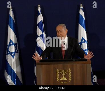Jérusalem, Israël. 16 juin 2020. Le Premier ministre israélien Benjamin Netanyahu s'exprime lors d'un exposé à la presse avec le Premier ministre grec Kyriakos Mitsotakis, non vu, à Jérusalem, le 16 juin 2020. Photo par Debbie Hill/UPI crédit: UPI/Alay Live News Banque D'Images