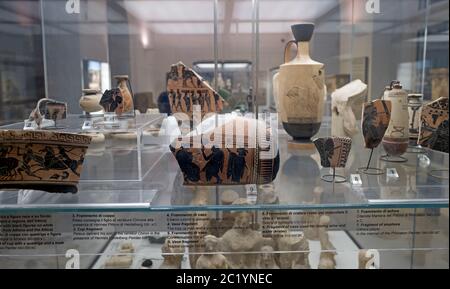 Céramique grecque ancienne au musée archéologique, la Sicile faisait partie de la Magna Grecia, à Palerme. Banque D'Images