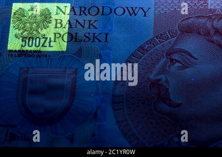 Polish zloty 500 dans les rayons UV Banque D'Images