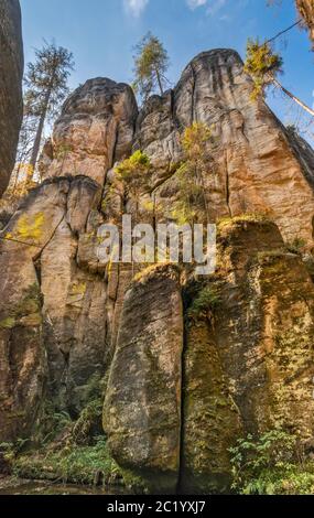 Les tours de grès à Adršpach Rocks, Adršpach-Teplice Rocks National Nature Reserve, Central Sudetes, Bohemia, République Tchèque Banque D'Images