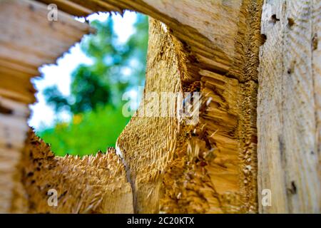 Construction industrielle surface en bois avec trou rond Banque D'Images