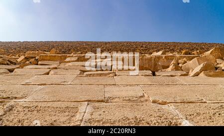 La Pyramide rouge, la Pyramide rouge, également appelée Pyramide du Nord, est la plus grande des trois grandes pyramides situées à la nécropole de Dahshur au Caire, par exemple Banque D'Images