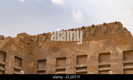 La Pyramide de Djoser ou Djeser et Zoser , ou Pyramide de pas est un vestiges archéologique dans la nécropole de Saqqara, en Egypte, au nord-ouest de la ville de Mem Banque D'Images