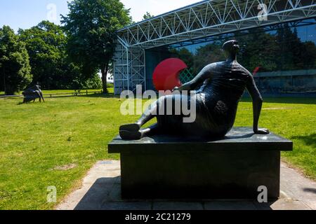 Parc de sculptures UEA HENRY MOORE Drapé femme inclinable, 1957–58 Banque D'Images