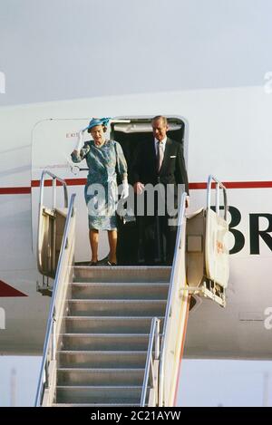 La reine Elizabeth II et le duc d'Édimbourg, l'arrivée à l'aéroport international Grantley Adams, la Barbade le Concorde pour une visite royale 8-11ème Mars 1989 Banque D'Images