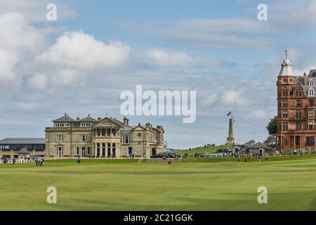 St. Andrews Clubhouse et Golf course of the Royal Ancient où le golf a été fondé en 1754, considérez Banque D'Images