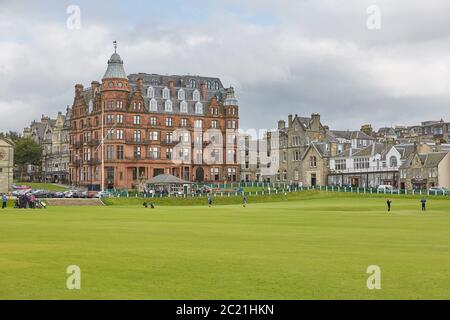 St. Andrews Clubhouse et Golf course of the Royal Ancient où le golf a été fondé en 1754, considérez Banque D'Images