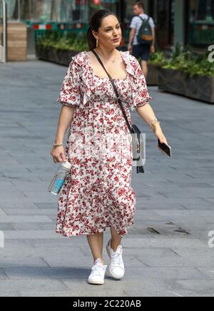 Londres, Royaume-Uni. 16 juin 2020. Kelly Brook a vu arriver aux studios de radio mondiaux de Londres. Crédit : SOPA Images Limited/Alamy Live News Banque D'Images