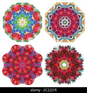 Ensemble de zentiangles dessinés à la main de 4 couleurs de mandalas pour la décoration Illustration de Vecteur