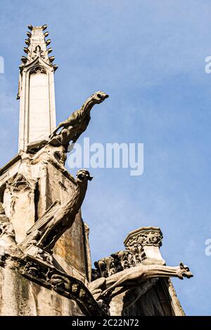 Gargouilles sur la façade de l'église Saint-Severin. Paris, France. Banque D'Images