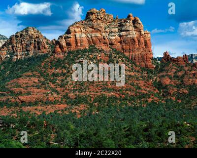 Les roches rouges de Sedona, Arizona, y compris la tête de chameau et Snoopy Rock. Banque D'Images