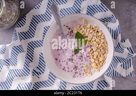 Petit déjeuner sain délice, yaourt à l'avoine et à la framboise Banque D'Images