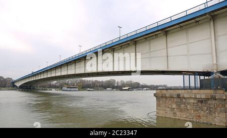 Branko Bridge à Belgrade sur la rivière Sava Banque D'Images