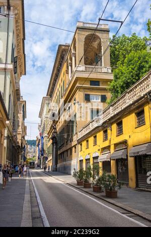 Gênes, Italie - 20 août 2019 : vue sur les anciens bâtiments et la rue de Gênes, région de Ligurie, Italie Banque D'Images