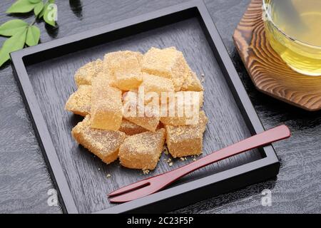 Warabi mochi japonais confiserie, bonbons traditionnels Banque D'Images