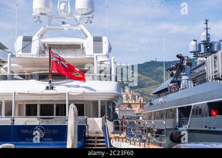 Gênes, Italie - 20 août 2019 : Yacht de luxe dans le Porto Antico di Genova ou le Vieux Port de Gênes, région de Ligurie, Italie Banque D'Images