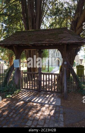 L'entrée de la lychgate à l'église paroissiale de Chalfont St. Giles, Buckinghamshire, Angleterre, Royaume-Uni Banque D'Images