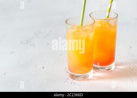 Deux verres de tequila sunrise cocktail Banque D'Images