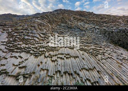 Formations rocheuses de basalte connues sous le nom de Symphonie des pierres à Garni, Arménie Banque D'Images