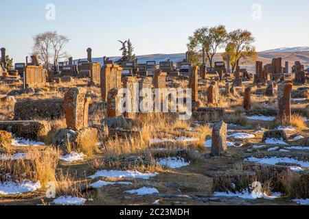 Tombes historiques et pierres de tête dans l'ancien cimetière de Noratus en Arménie Banque D'Images