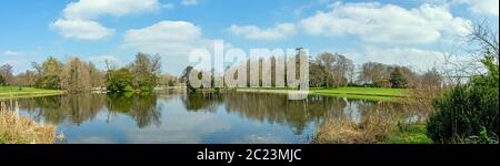 Vue panoramique sur le lac Octagon à Stowe, Buckinghamshire, Royaume-Uni Banque D'Images