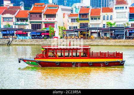 Bateau touristique, Boat Quay, Singapour Banque D'Images