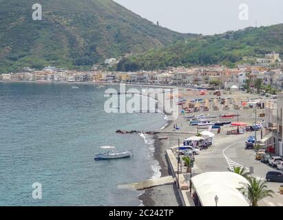 Canneto situé à une île nommée Lipari, la plus grande des îles éoliennes dans la mer Tyrrhénienne près de la Sicile en Italie Banque D'Images