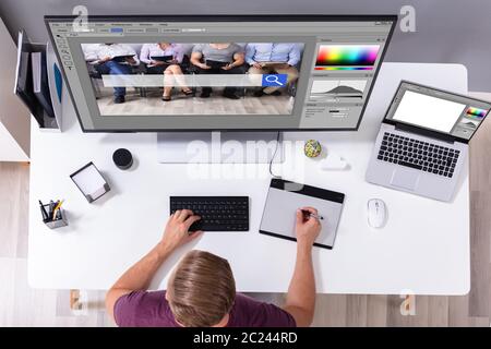 Édition concepteur Photo sur Computer in Office Banque D'Images