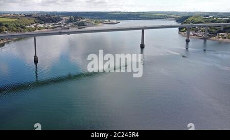 Vue aérienne du pont Cleddau sur l'estuaire de Cleddau, Pembrock Dock, Pembrokesire Wales, Royaume-Uni Banque D'Images