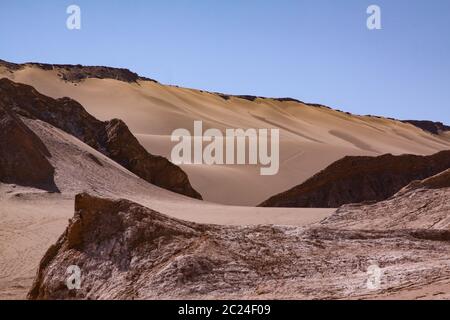 Dune avec sable dans un paysage étrange comme sur la lune Banque D'Images