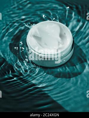 Crème hydratante, soins de la peau et cosmétiques spa Banque D'Images