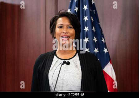 Washington, États-Unis 16 juin 2020. 16 juin 2020 - Washington, DC, États-Unis: Le maire du district de Columbia, Muriel Bowser (D), prenant la parole à la conférence de presse pour annoncer que le H.R. 51, la loi d'admission de Washington, DC, sera voté à la Chambre des représentants le 26 juin 2020. (Photo de Michael Brochstein/Sipa USA) crédit: SIPA USA/Alay Live News Banque D'Images