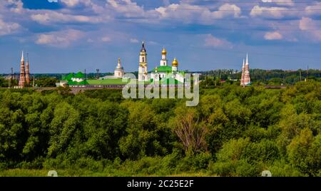 Vue aérienne du cloître Epiphany Staro-Golutvin, Kolomna, région de Moscou, Russie Banque D'Images