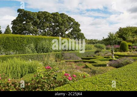 Le château de Cawdor est entouré de magnifiques jardins près d'Inverness, en Écosse. Banque D'Images