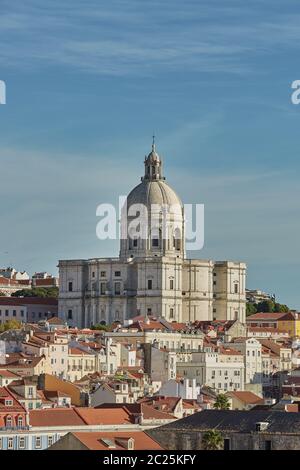 Vue sur le panthéon national et la cityline d'Alfama à Lisbonne, Portugal. Banque D'Images