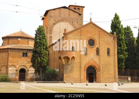 Basilique Santo Stefano dans la vieille ville médiévale de Bologne en Italie Banque D'Images