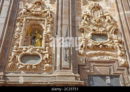 Détail de l'église de Santa Isabel de Portugal, Zaragoza, Espagne Banque D'Images