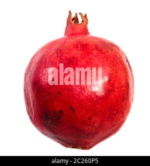Fruits rouges mûrs grenadier sur fond blanc. Banque D'Images