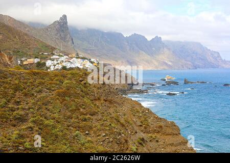L'almaciga petit village de montagne Anaga sur l'océan Atlantique, Tenerife, Espagne Banque D'Images