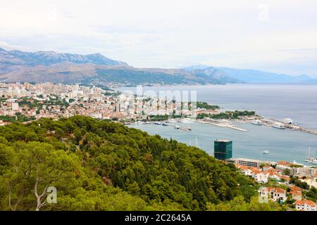 Vue panoramique de la ville de Split à partir de Marjan parc sur la mer Méditerranée, la Croatie, l'Europe Banque D'Images